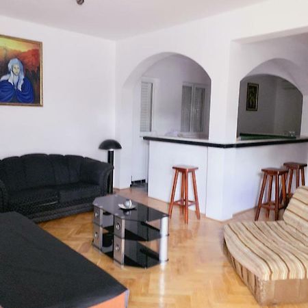 Hostel Holiday Τσέτινιε Εξωτερικό φωτογραφία
