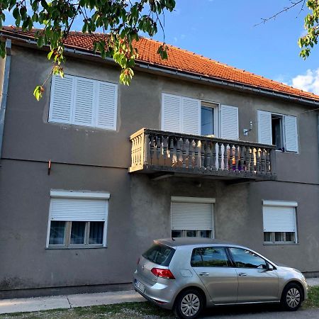 Hostel Holiday Τσέτινιε Εξωτερικό φωτογραφία