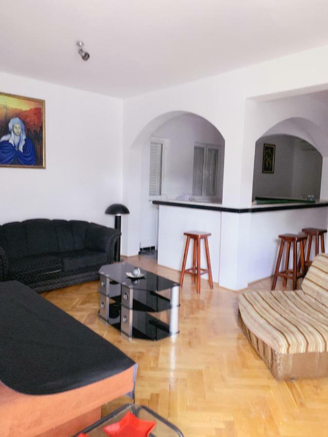 Hostel Holiday Τσέτινιε Εξωτερικό φωτογραφία