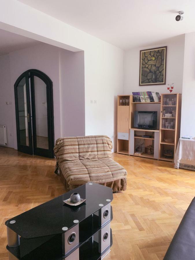 Hostel Holiday Τσέτινιε Εξωτερικό φωτογραφία