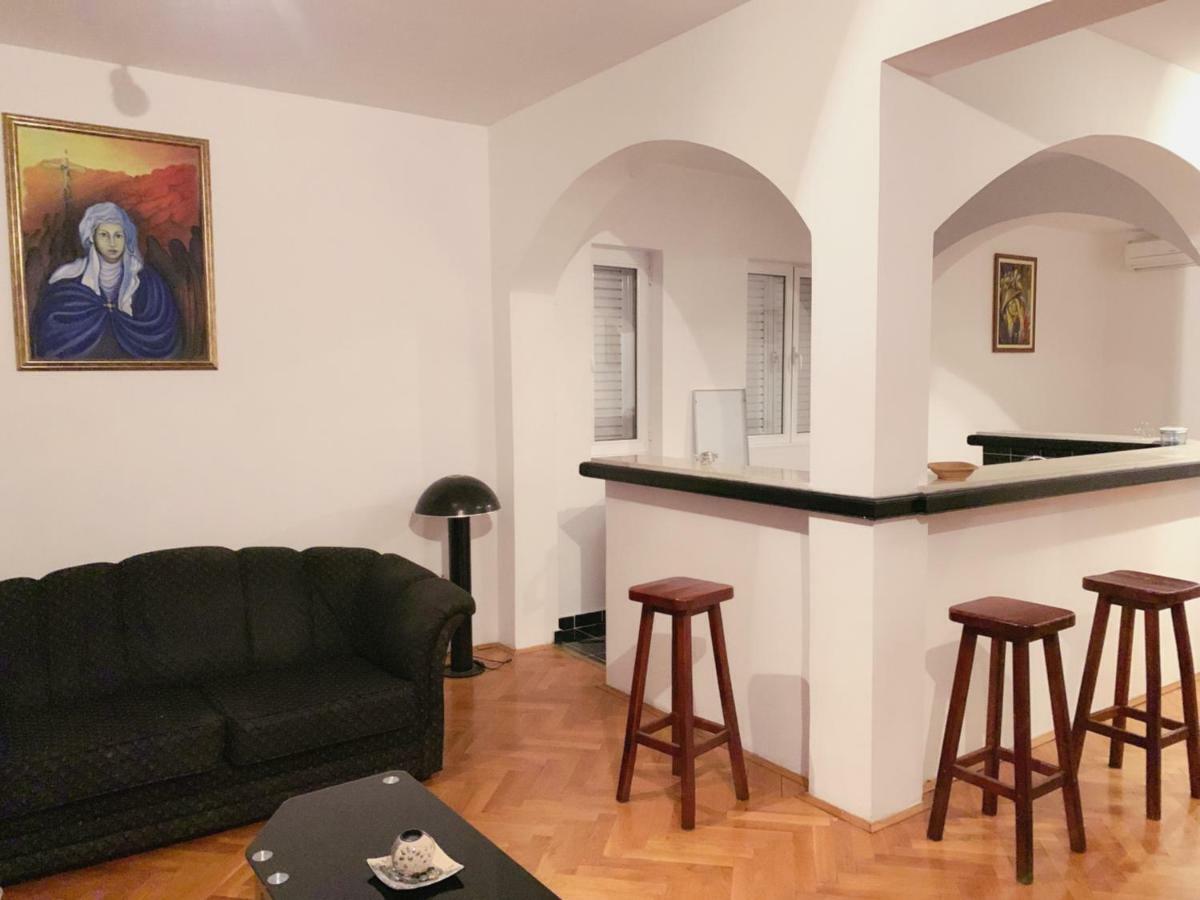 Hostel Holiday Τσέτινιε Εξωτερικό φωτογραφία