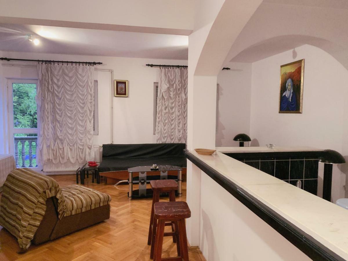 Hostel Holiday Τσέτινιε Εξωτερικό φωτογραφία