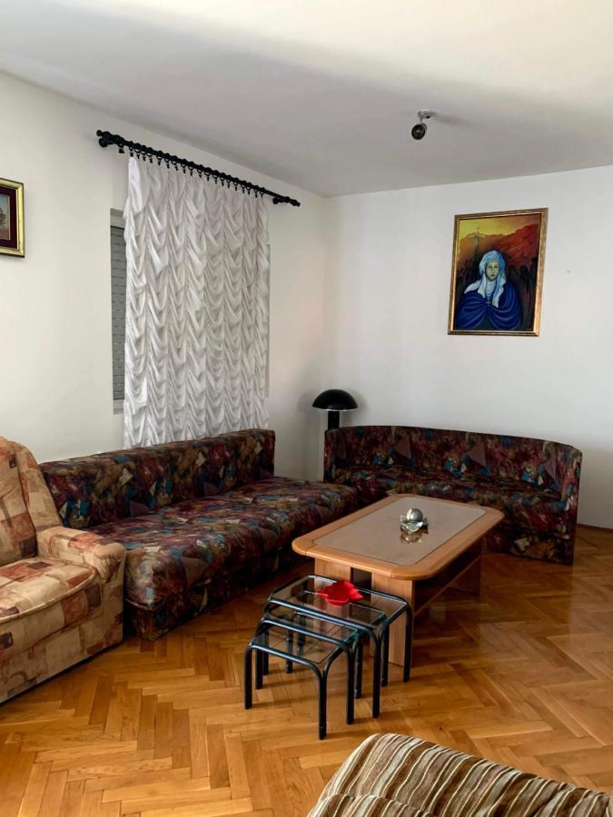 Hostel Holiday Τσέτινιε Εξωτερικό φωτογραφία