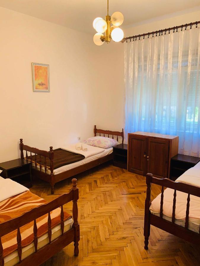 Hostel Holiday Τσέτινιε Εξωτερικό φωτογραφία