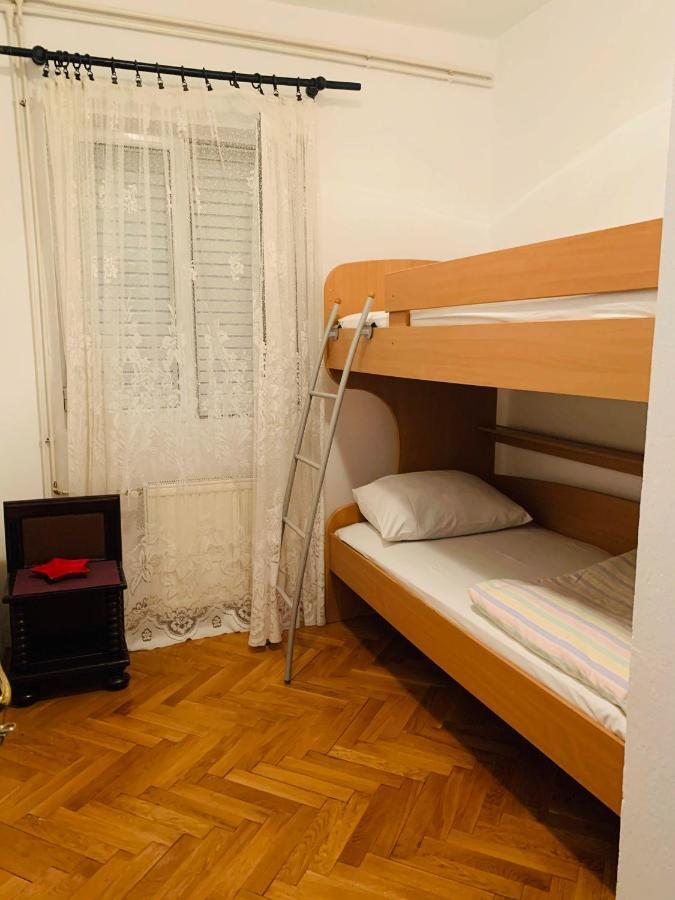 Hostel Holiday Τσέτινιε Εξωτερικό φωτογραφία