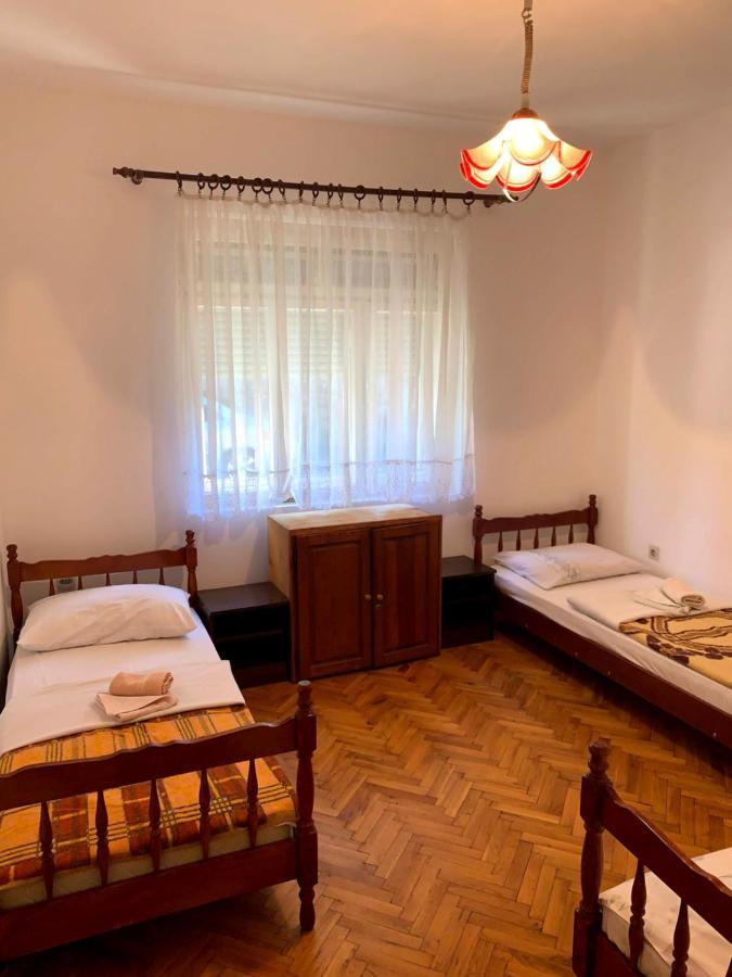 Hostel Holiday Τσέτινιε Εξωτερικό φωτογραφία