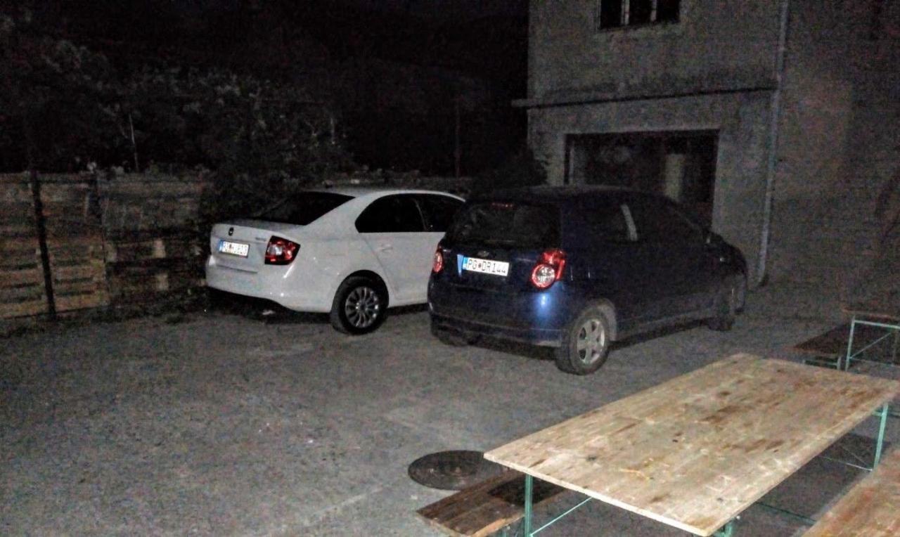 Hostel Holiday Τσέτινιε Εξωτερικό φωτογραφία