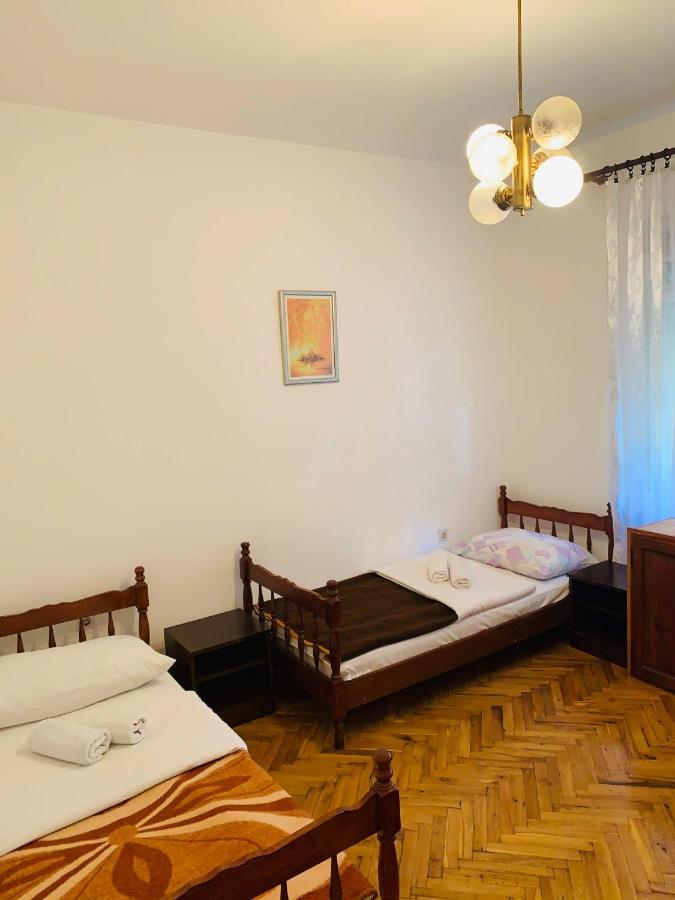 Hostel Holiday Τσέτινιε Εξωτερικό φωτογραφία