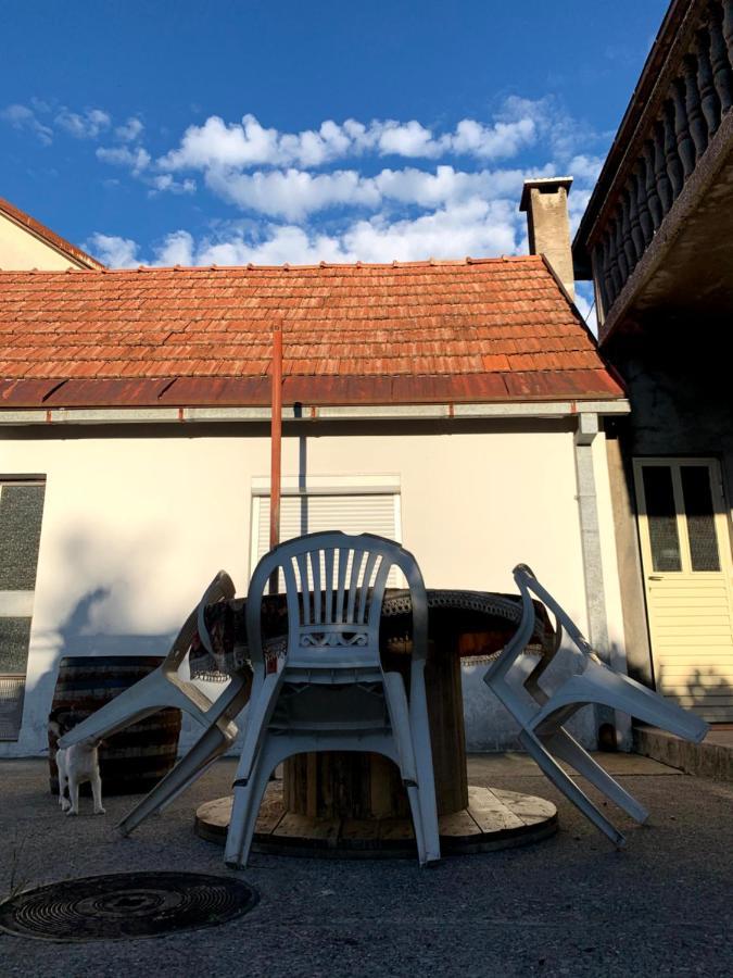 Hostel Holiday Τσέτινιε Εξωτερικό φωτογραφία