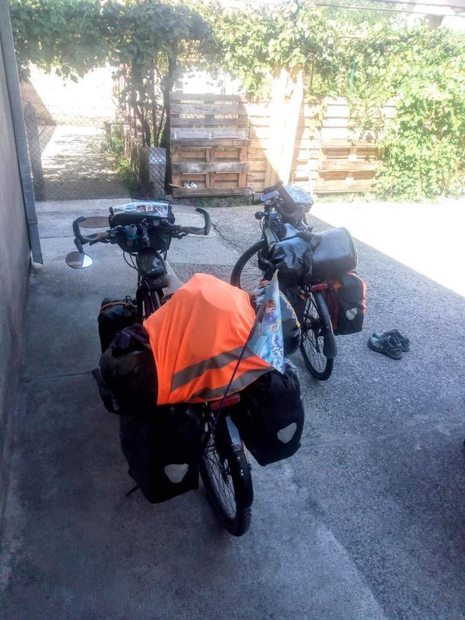 Hostel Holiday Τσέτινιε Εξωτερικό φωτογραφία