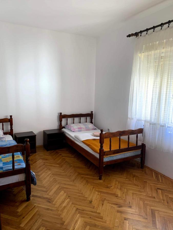 Hostel Holiday Τσέτινιε Εξωτερικό φωτογραφία