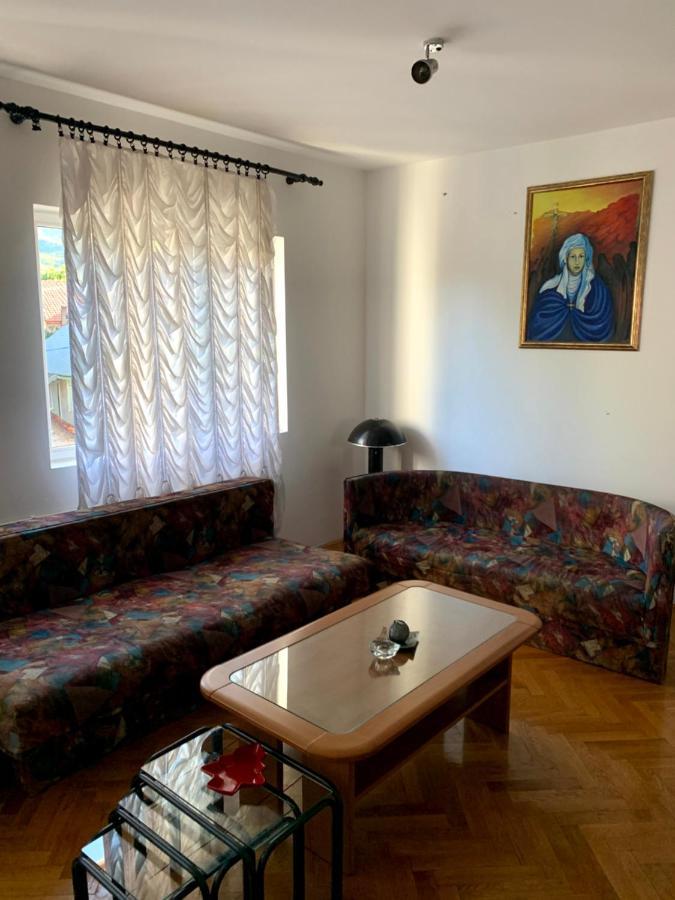Hostel Holiday Τσέτινιε Εξωτερικό φωτογραφία